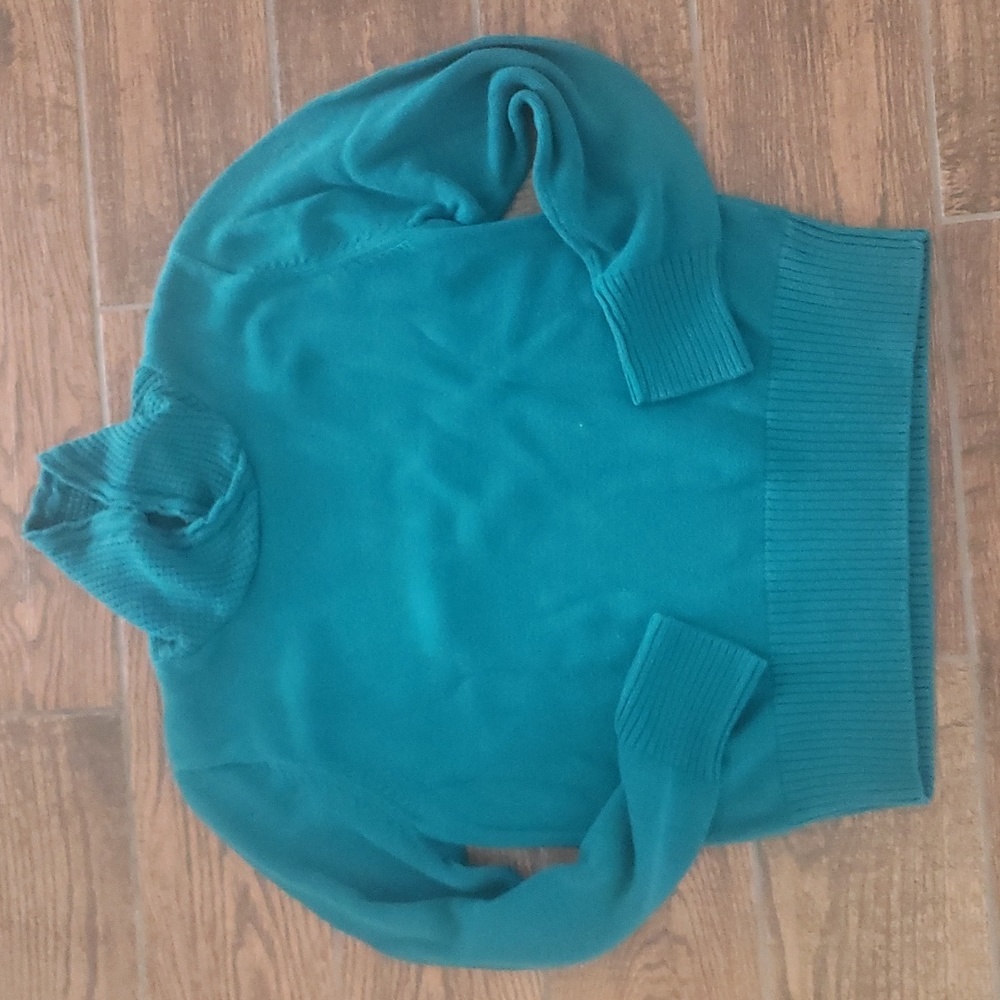 Sweaters - Picture 2 of 6